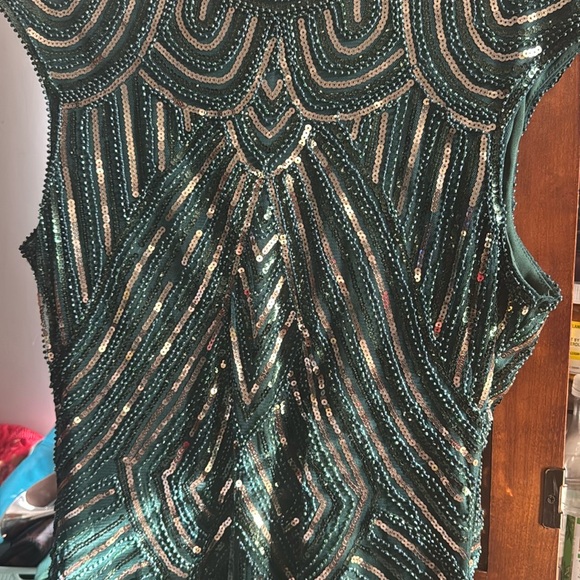 Elegant Green Sequin Dress - Picture 3 of 5